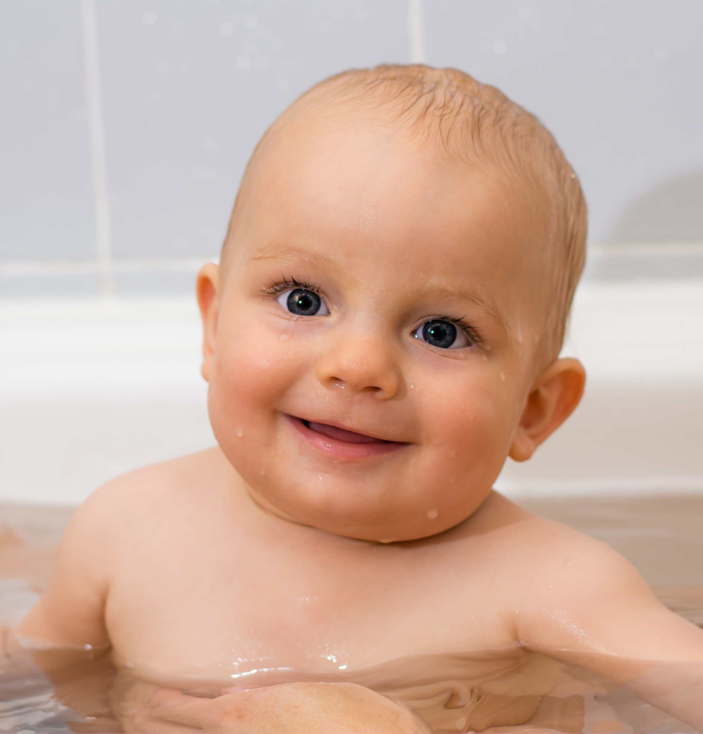 http://kidpt.com/wp-content/uploads/2020/01/Canva-Baby-Taking-a-Bath-scaled.jpg